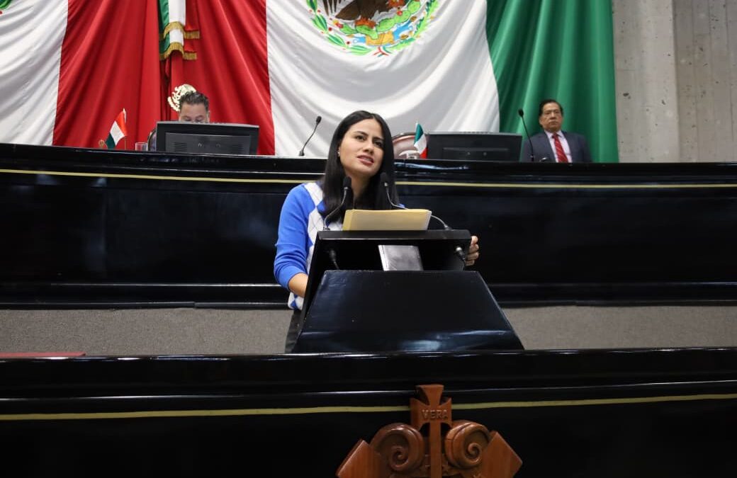 ¿Dónde están los helicópteros?; Indira Rosales exhibe opacidad y falta de resultados en compras para emergencias en Veracruz