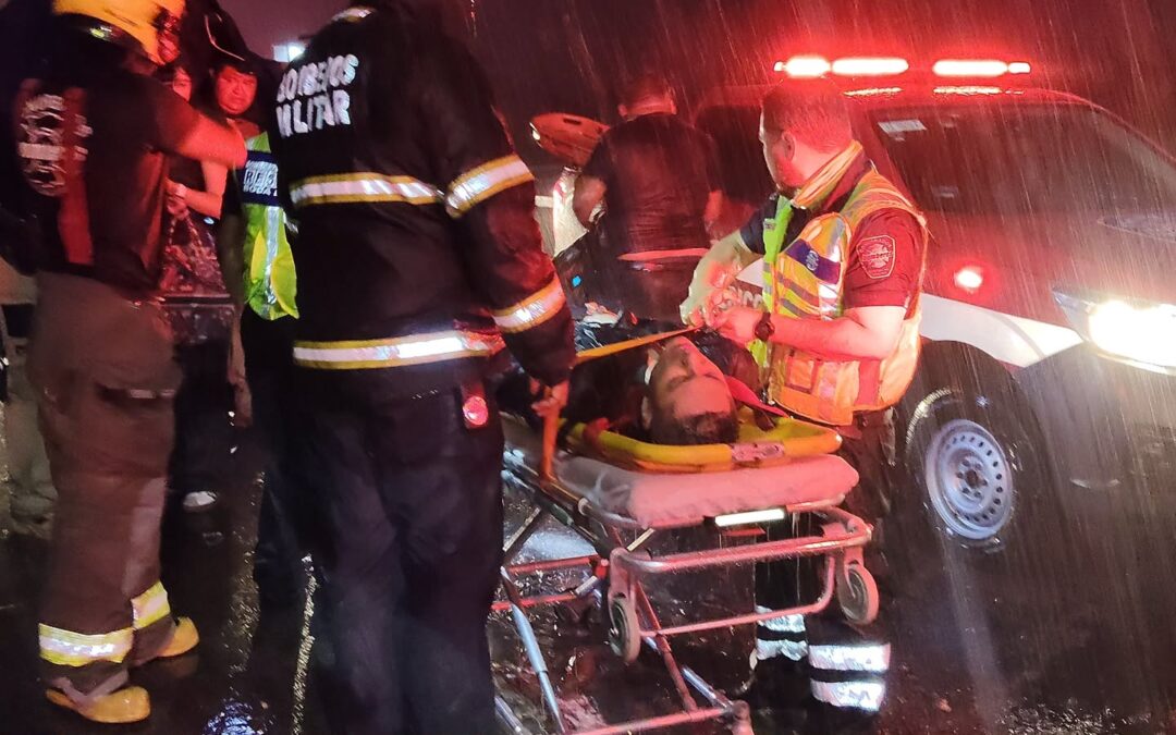 Caen al río Jamapa tras convivio en la madrugada; Bomberos Conurbados los rescatan con vida